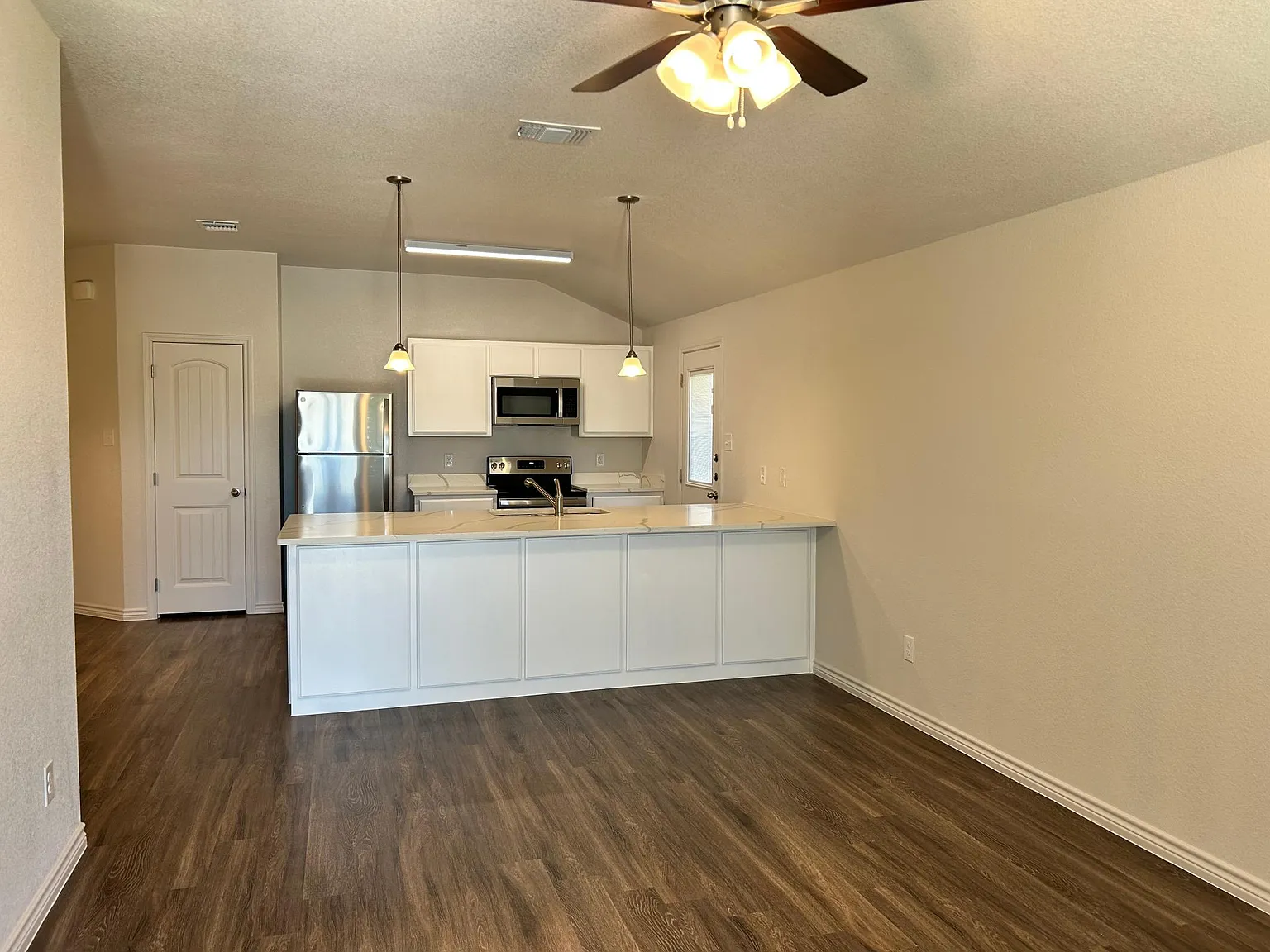 3 bed, 1300 sqft, $1,350 — Photo 3