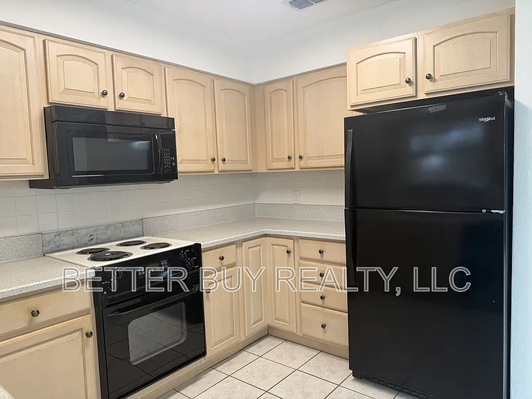 337 N 10th St — Photo 11