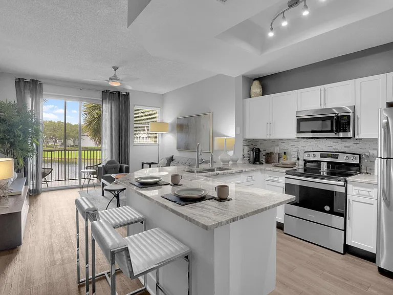 St. Tropez Townhomes & Villas — Photo 41