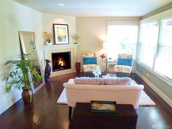 Great secure lobby with waiting area, elevator and locked mailboxes.