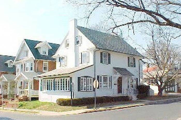 2nd image of 47 W Oakland Ave