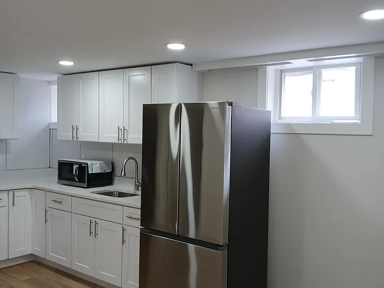 93 Clunie Ave #BASEMENT — Photo 13