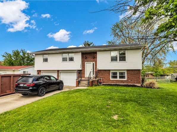 1450 W Westside Dr, Mount Zion, IL 62549