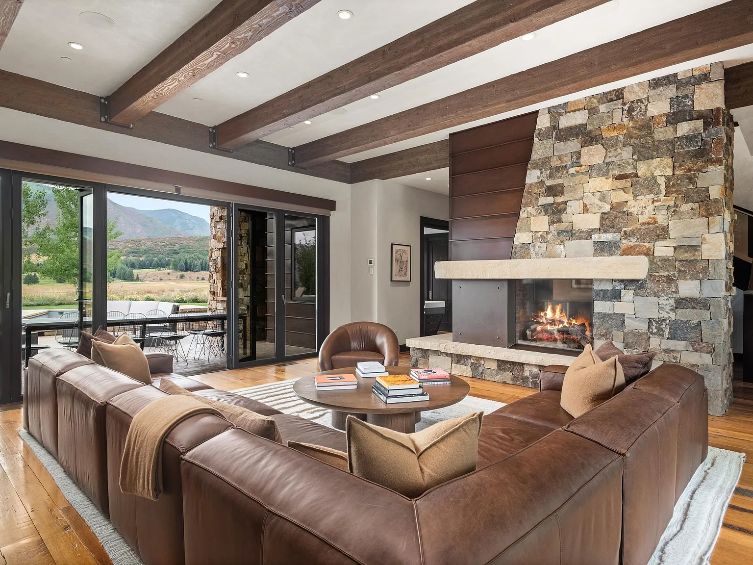 5 bed, 5.5 bath, 7500 sqft, $125,000 — Photo 3