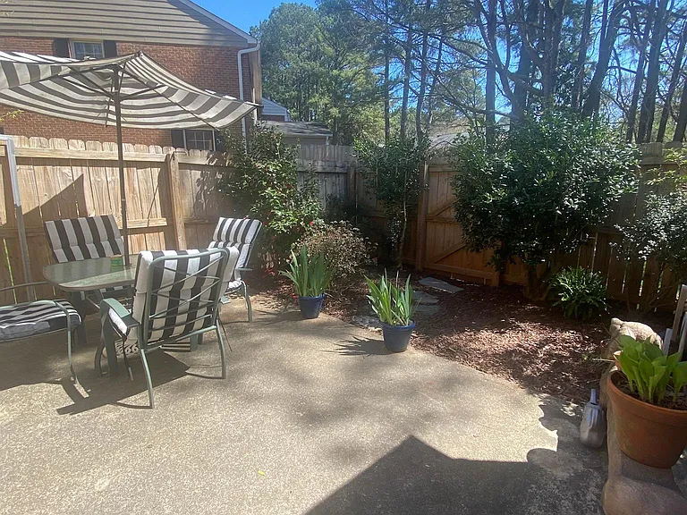 3145 Morningside Dr — Photo 2