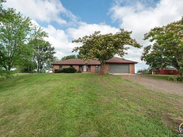 6935 NW Rochester Rd, Topeka, KS 66617