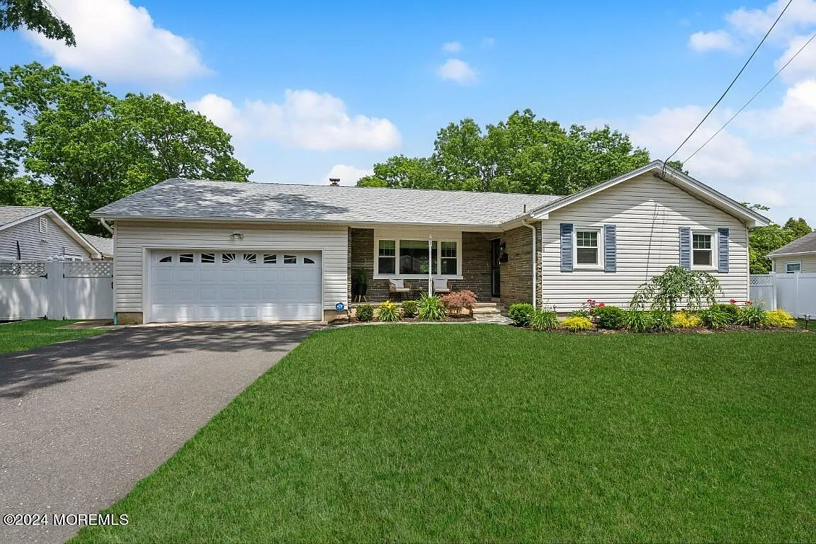 92 Salem Road photo 1