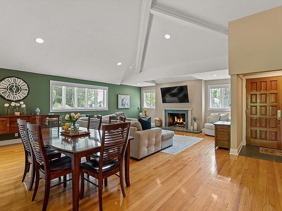 5th image of 120 S Twyckenham Dr