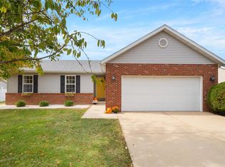 17 Pinebrooke, Troy, IL 62294