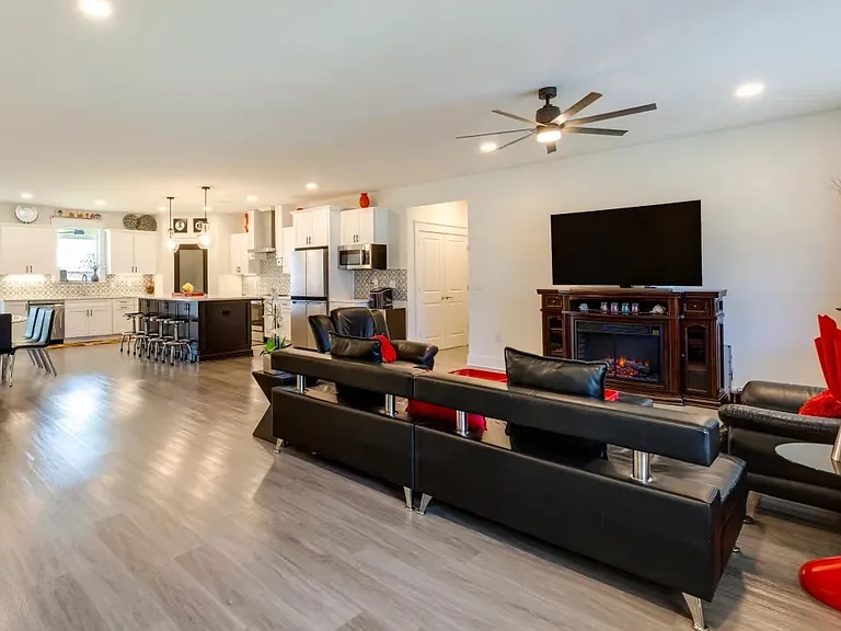 5487 Dallas Ct — Photo 2