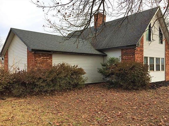 3rd image of 26 Greenbriar Dr