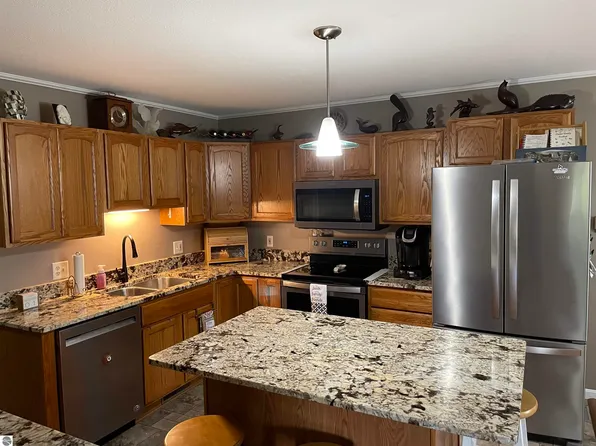 2812 S Lincoln Rd, Mount Pleasant, MI 48858