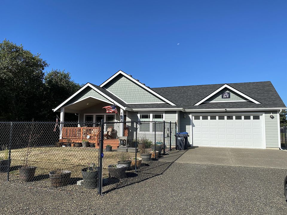 1st image of 423 Octopus Ave NE