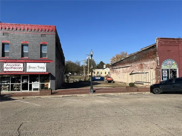27 W Main St, Paris, AR 72855