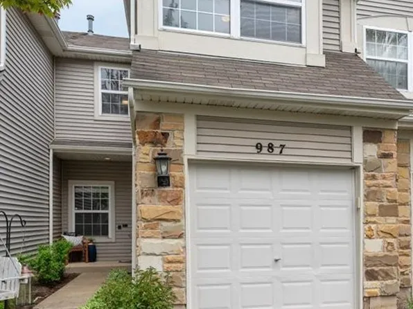 987 Mesa Dr, Lake In The Hills, IL 60156