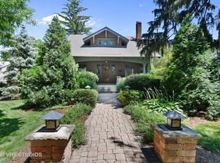 810 N Ellsworth St, Naperville, IL 60563