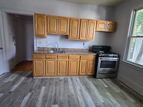 4th image of 32-34 Kenmore Ave #202R