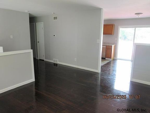 4th image of 36 Ferndell Spring Dr