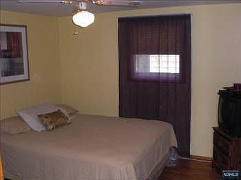 5th image of 210 Canterbury Ave