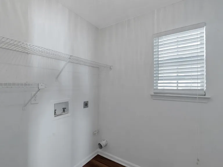 240 Dairyland Dr — Photo 15