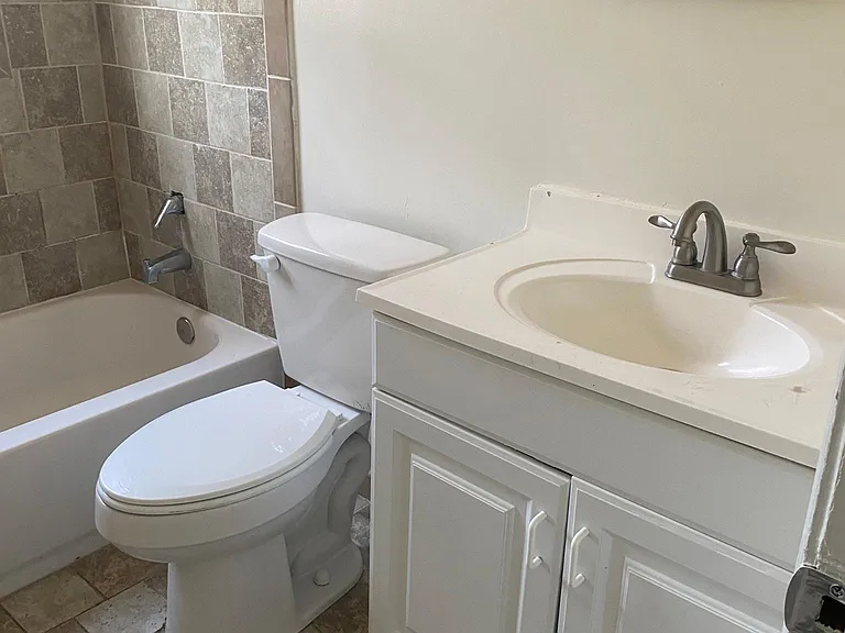 1427 Westmont Rd SW — Photo 4