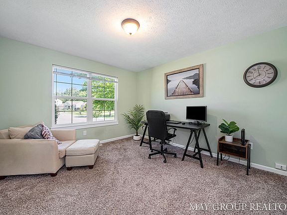 3rd image of 5635 Beyhill Dr NE