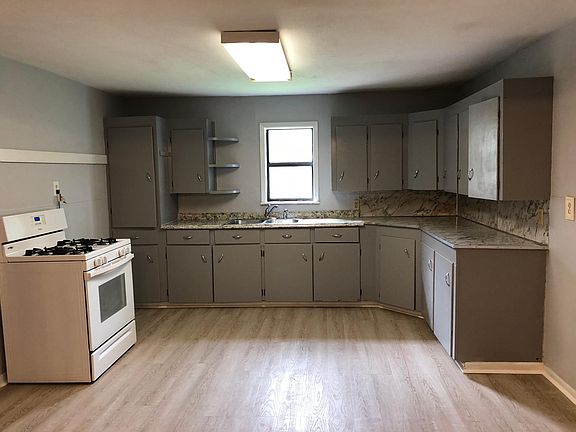 5th image of 640 Flores St