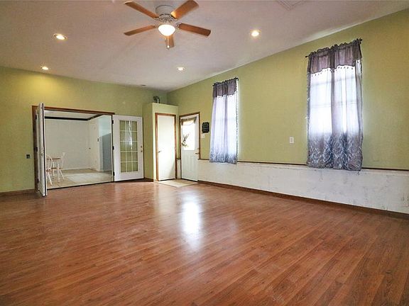 2nd image of 2411 Burlington Blvd #B