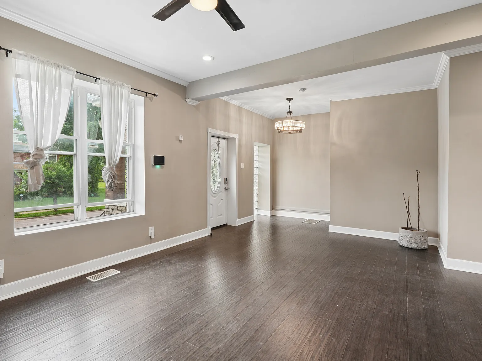 4 bed, 2874 sqft, $2,875 — Photo 4
