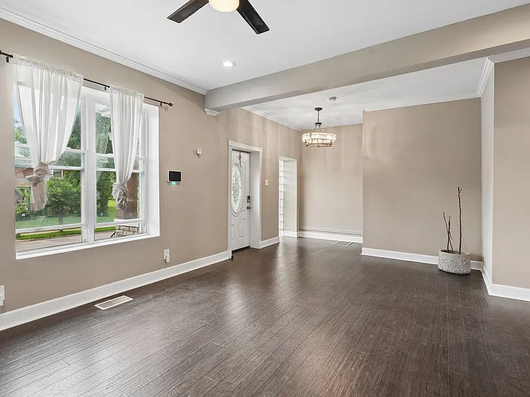 5647 Vernon Ave — Photo 4