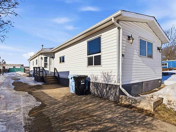 2nd image of 181 NE Greenbriar Bay