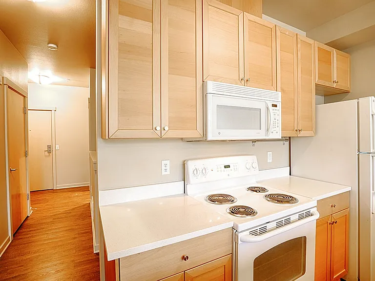 Saxe Apartments — Photo 24