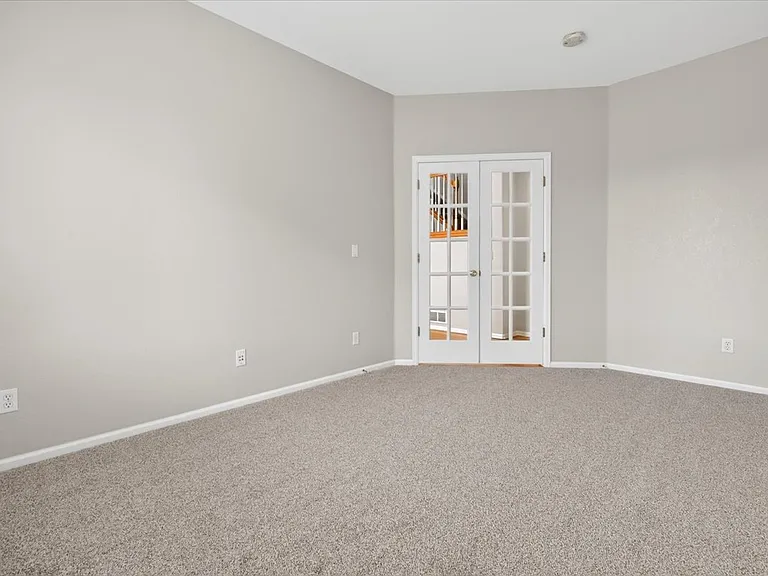 11572 Pine Hill St — Photo 16