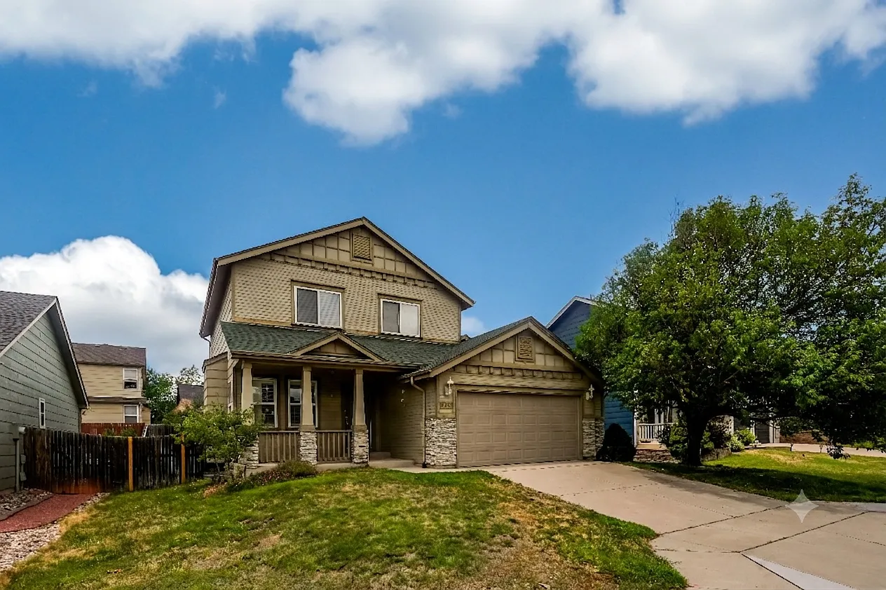 4 bed, 2158 sqft, $2,323 — Photo 3