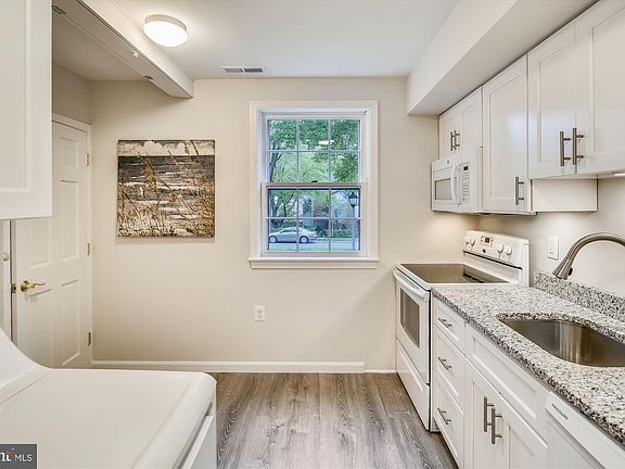 5th image of 802 Azalea Dr #16
