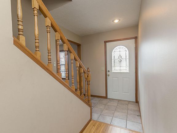 3rd image of 530 N Lynette Ave