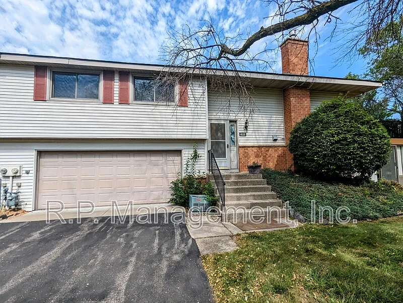 4118 Sylvia Ln S