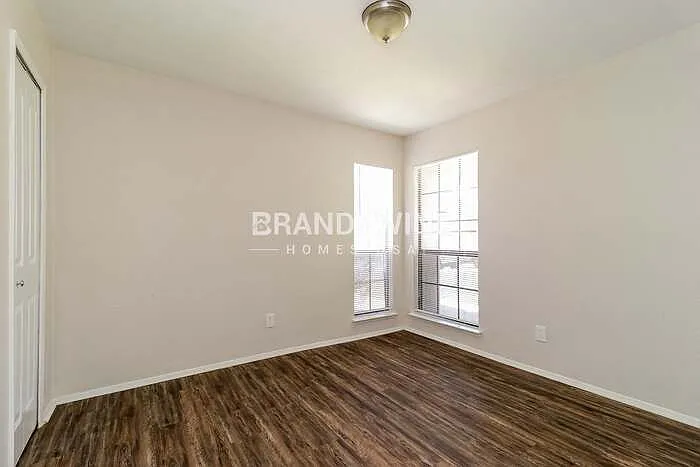 802 Edgemont Dr — Photo 18