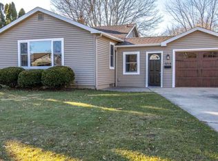 1208 Stratford Ave, Rockford, IL 61107