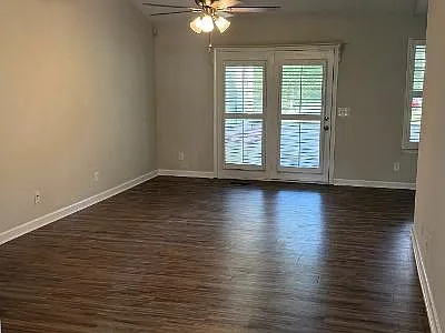 1195 N Franklin Ave — Photo 2