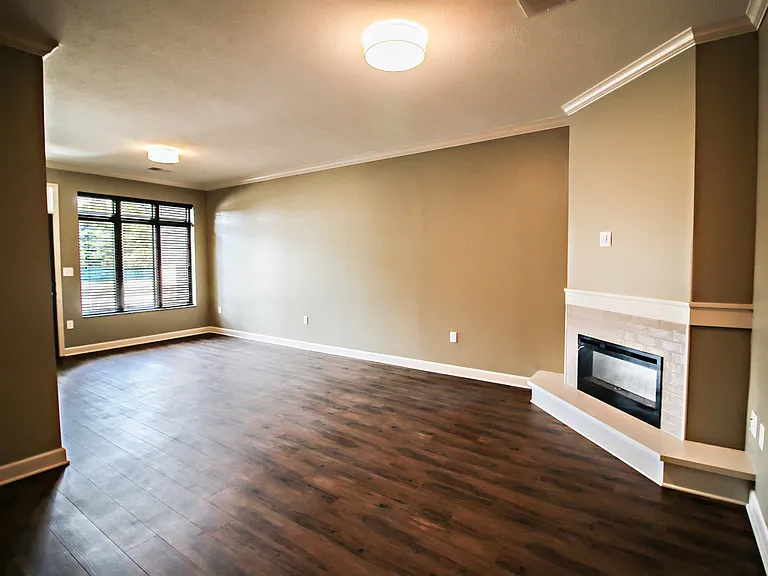 Summit Falls Apartments & Townhomes — Photo 31