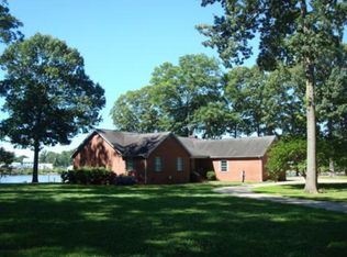 1652 Clifton Landing Ln, Kilmarnock, VA 22482