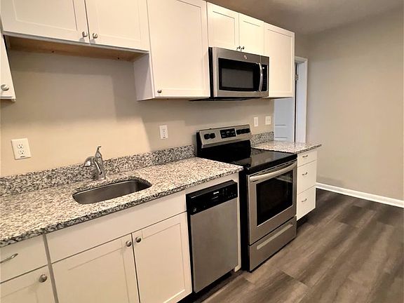 3rd image of 6521-6523 Clayton Ave #6521