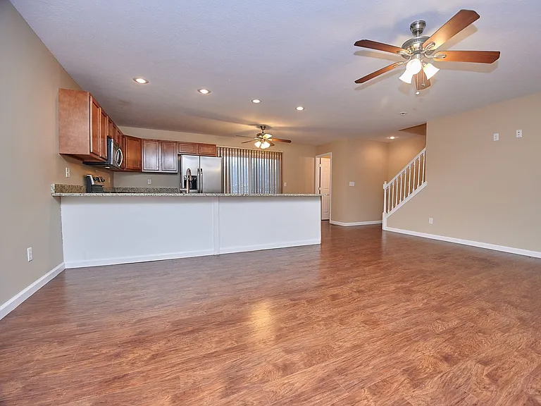 Graycliff Townhomes — Photo 37