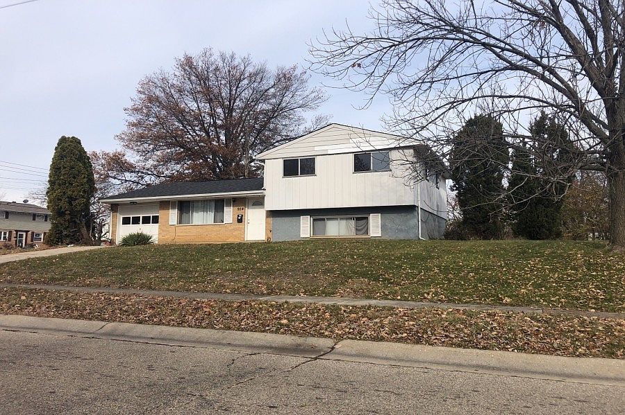 2nd image of 924 Gretna Ln