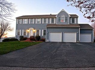 102 Atlantic Dr, Middletown, RI 02842