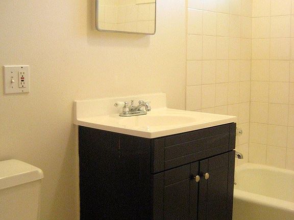 4th image of 470 SE 12th Ave APT 8