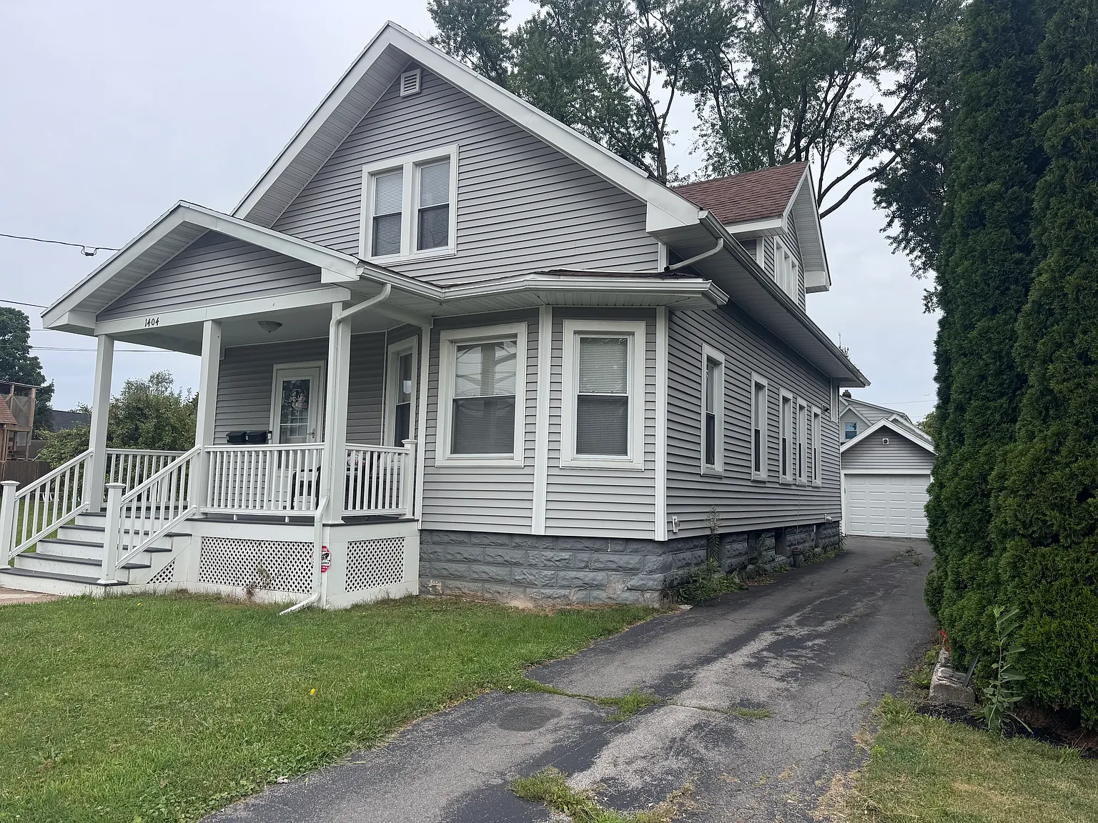 2 bed, 900 sqft, $1,900 — Photo 3
