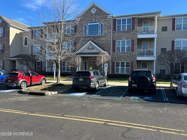 315 Sophee Ln, Lakewood, NJ 08701