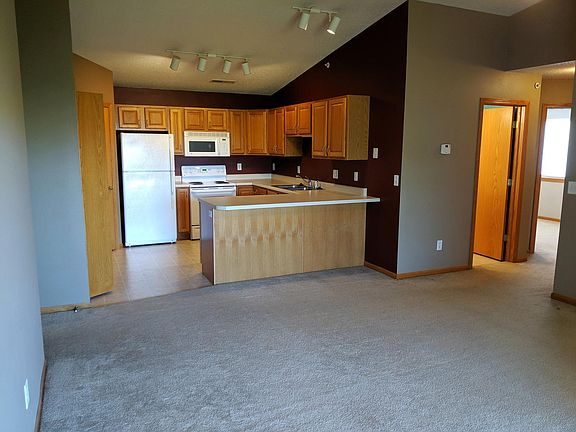 3rd image of 90 Circle Dr APT 11